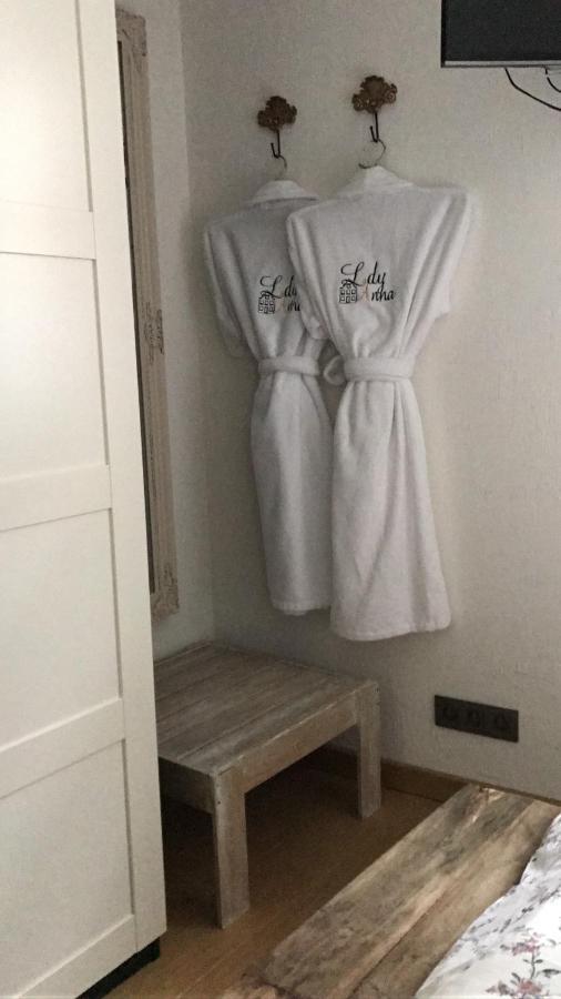 Guestsuite Lady Anna Μπριζ Εξωτερικό φωτογραφία